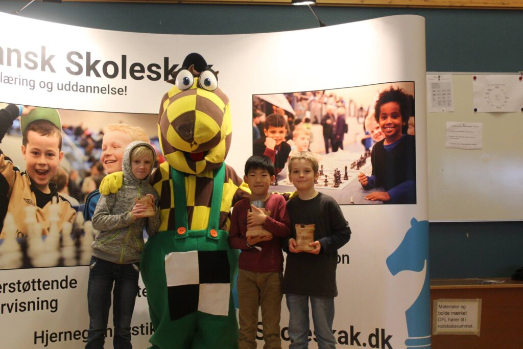 HannibalBronzeDMskoleskak