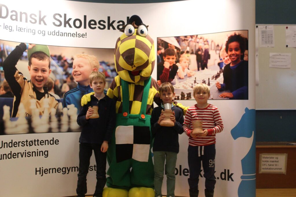 NoahBronzeDMSkoleskak