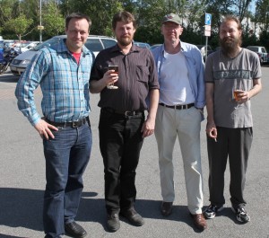 Det forsvarende hold, Kim, Anders, Morten og Michael, kunne stadig smile efter at have sagt farvel til den pokal de havde betragtet som deres retmæssige ejendom i et år.